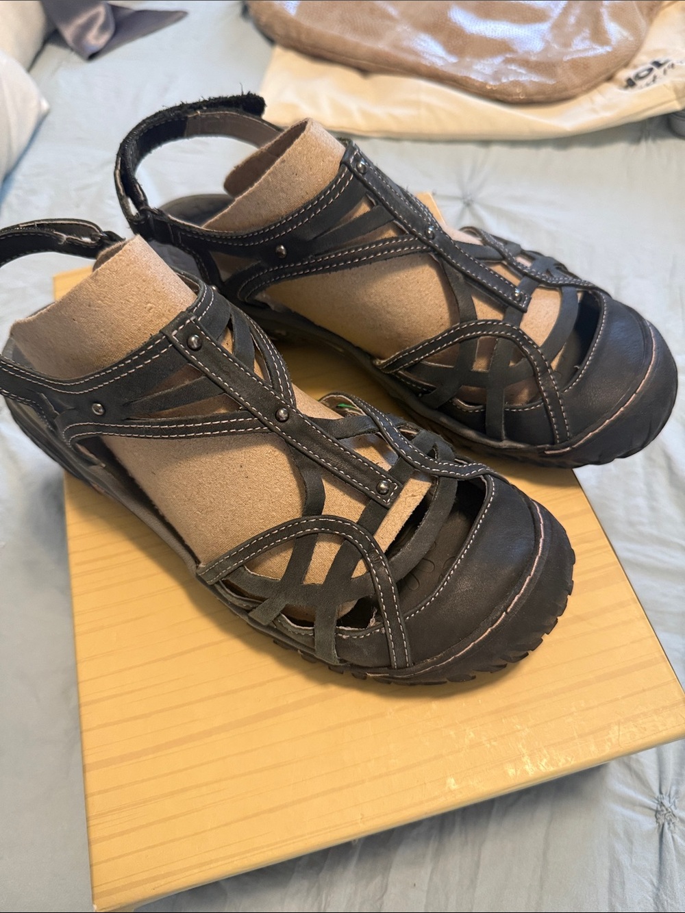 Jambu Black Strappy Closed-Toe Leather Sandals